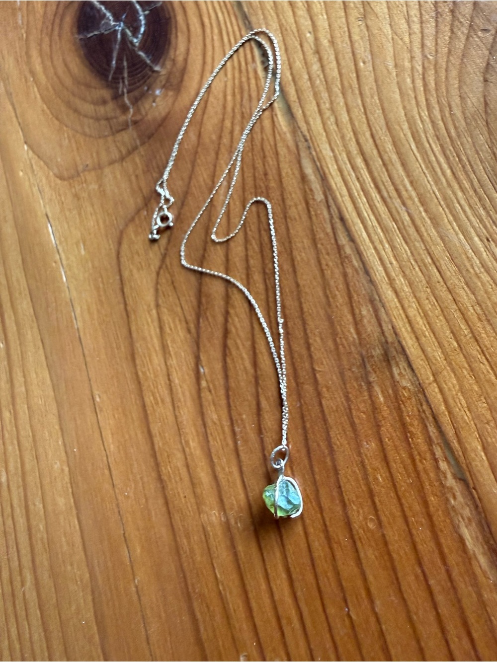 14K Gold Necklace with peridot charm - Picture 3 of 3